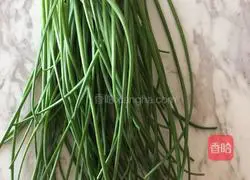 Illustration of how to make beef and three fresh pot stickers 3