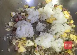 Illustration of how to make baked rice with shrimps and vegetables 7