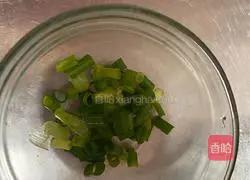 Illustration of how to make ginger, mushroom and shredded chicken porridge 6