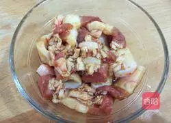 Illustration of how to make braised noodles with soy sauce beans 1