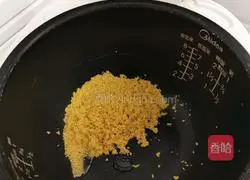 Illustration of how to make lotus seeds, red dates and millet porridge 3