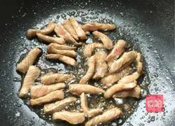 Illustration of how to make stir-fried rice noodles with mushrooms and lean meat 4