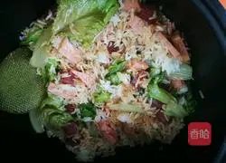 Illustration of how to make bacon clay pot rice 5