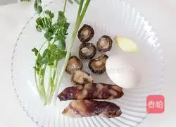 Illustration of how to make mushroom and sausage claypot rice 1