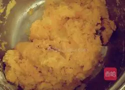 Illustration of how to make raisin and wolfberry steamed cakes 2