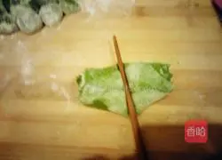 Illustration of how to make rose rolls 8