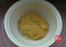 Illustration of how to make golden whole wheat pumpkin rolls 4