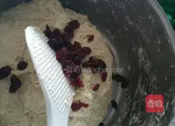 Illustration of how to make milky red date cake 3