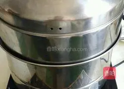 Illustration of how to make brown sugar and jujube hair cake 5