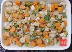 Illustration of how to make tomato, black pepper and diced chicken baked rice 6