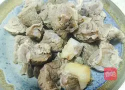 Illustration of how to make beef rice bowl 1