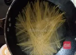 Illustration of how to make tomato pasta 4