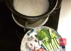 Illustration of how to make claypot rice 1