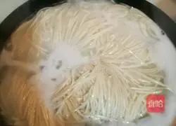 Illustration of how to make braised noodles with eggs and beans 8