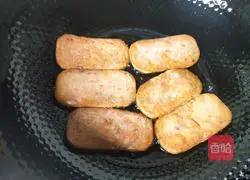 Illustration of how to make luncheon meat rice balls 3