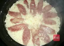 Illustration of how to make sausage claypot rice 5