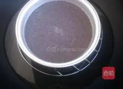 Illustration of how to make honeycomb briquette cake 14