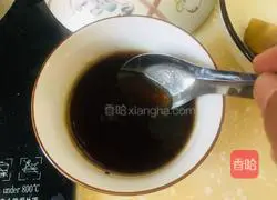 Illustration of the home version of preserved claypot rice 1