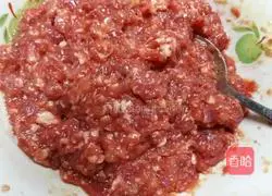 Illustration of how to make beef pot stickers 2