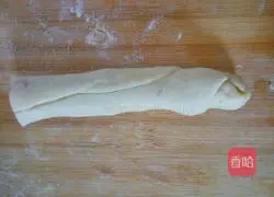 Sesame paste flower roll recipe illustration 6