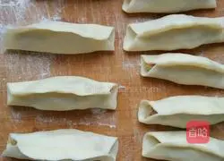 Potatoes Illustration of making dumplings 10