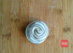 Illustration of how to make two-color flower rolls 9