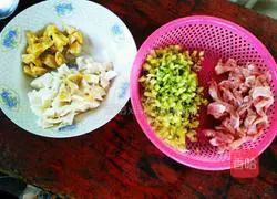 Illustration of how to make salted egg porridge 1