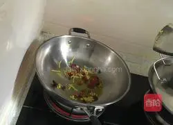 Illustration of secret braised pork ribs and noodles 4