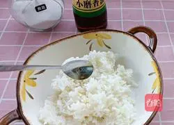 Illustration of how to make seaweed rice balls 6