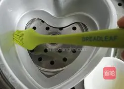 Illustration of how to make love purple sweet potato cake 4