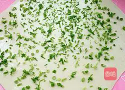 Illustration of how to make scallion rolls 12