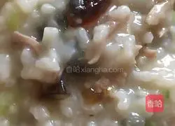 Illustration of how to make preserved egg and lean meat porridge 8