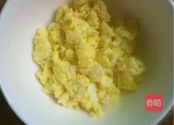 Illustration of how to make fried rice noodles with eggs 1