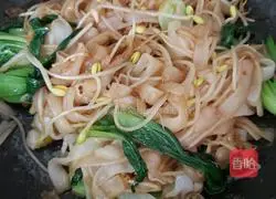 Illustration of how to make fried rice noodles with eggs 5