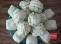 Illustration of how to make steamed buns and rolls 26