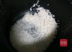 Illustration of how to make red dates and peanut rice porridge 4