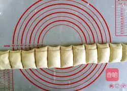 Illustration of how to make sausage rolls 11