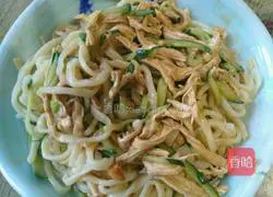 Illustration of making cold noodles with shredded chicken 15