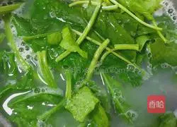 Illustration of how to make seafood spinach porridge 6 