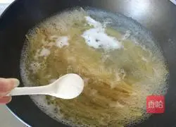 Illustration of how to make classic Italian spaghetti bolognese 3