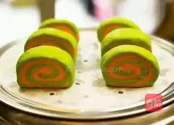 Illustration of how to make colorful flower rolls 3