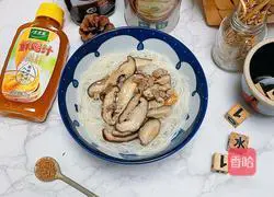 Illustration of making mushroom rice noodles 12