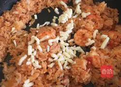 zi Illustration of how to make prawn and tomato baked rice 5