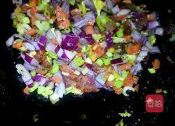 Illustration of how to make sausage and cheese baked rice 6