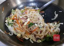 Illustration of how to make fried rice noodles 9