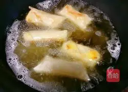 Illustration of how to make fruit spring rolls 9