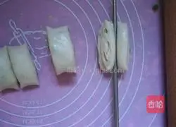 Illustration of how to make green onion rolls 8