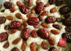 raisins Illustration of how to make red date hair cake 7