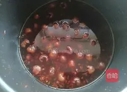 Illustration of how to make black bean and multigrain porridge 5