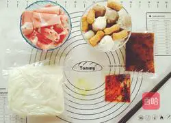 Illustration of how to make mutton meatball rice noodles 1